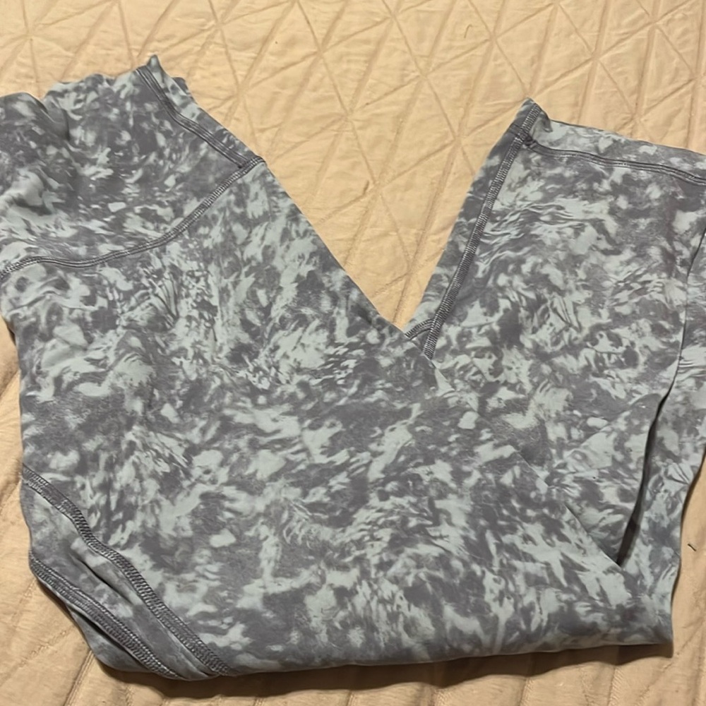Lululemon 21” align crops